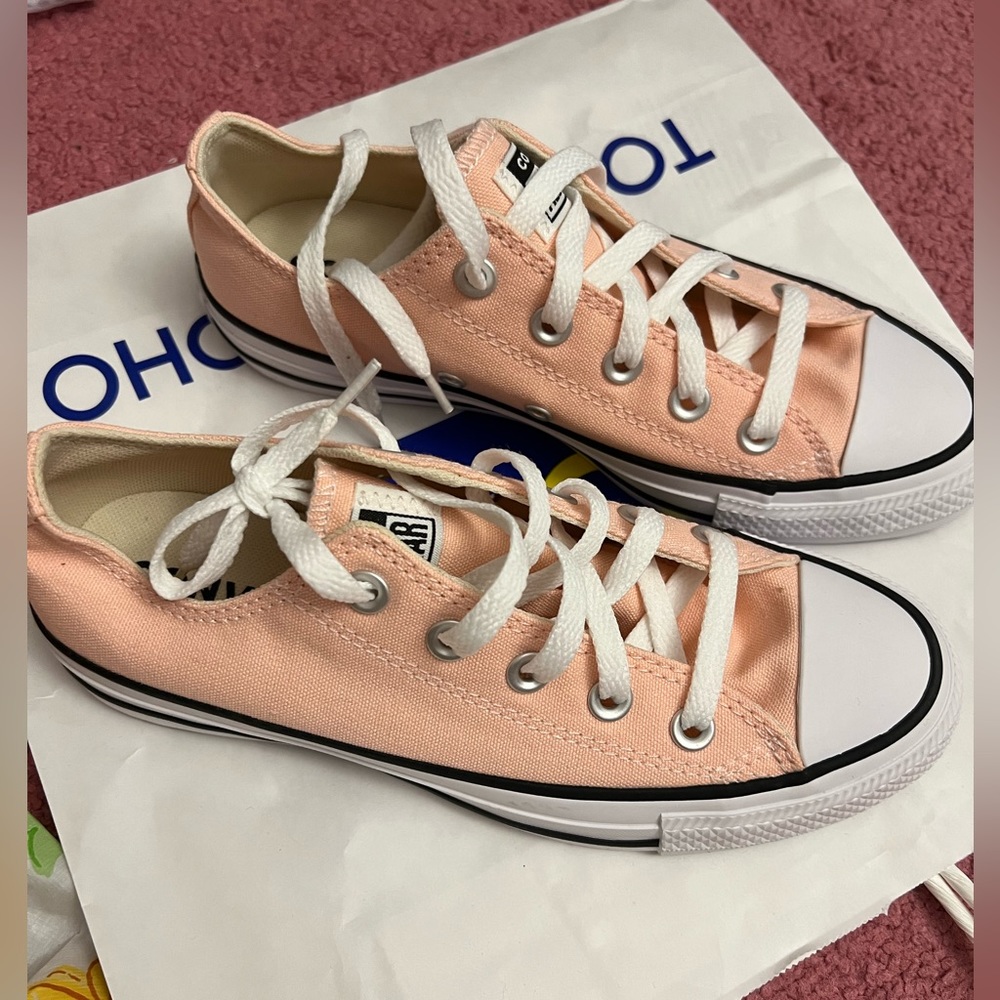 Brand new - women’s size 6 converse